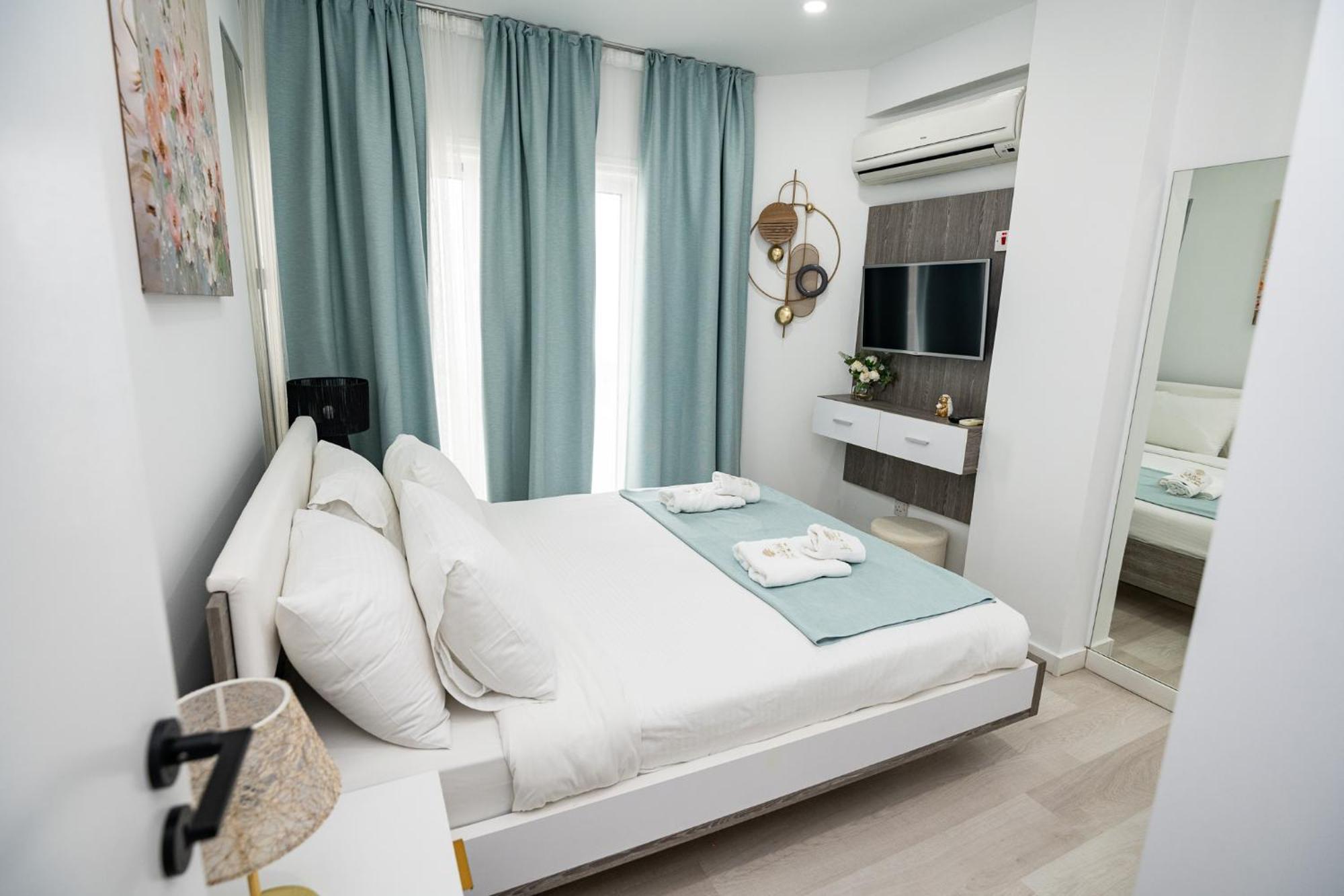 Lazuli Sea View Beachfront Ap 21 Lárnaca Exterior foto