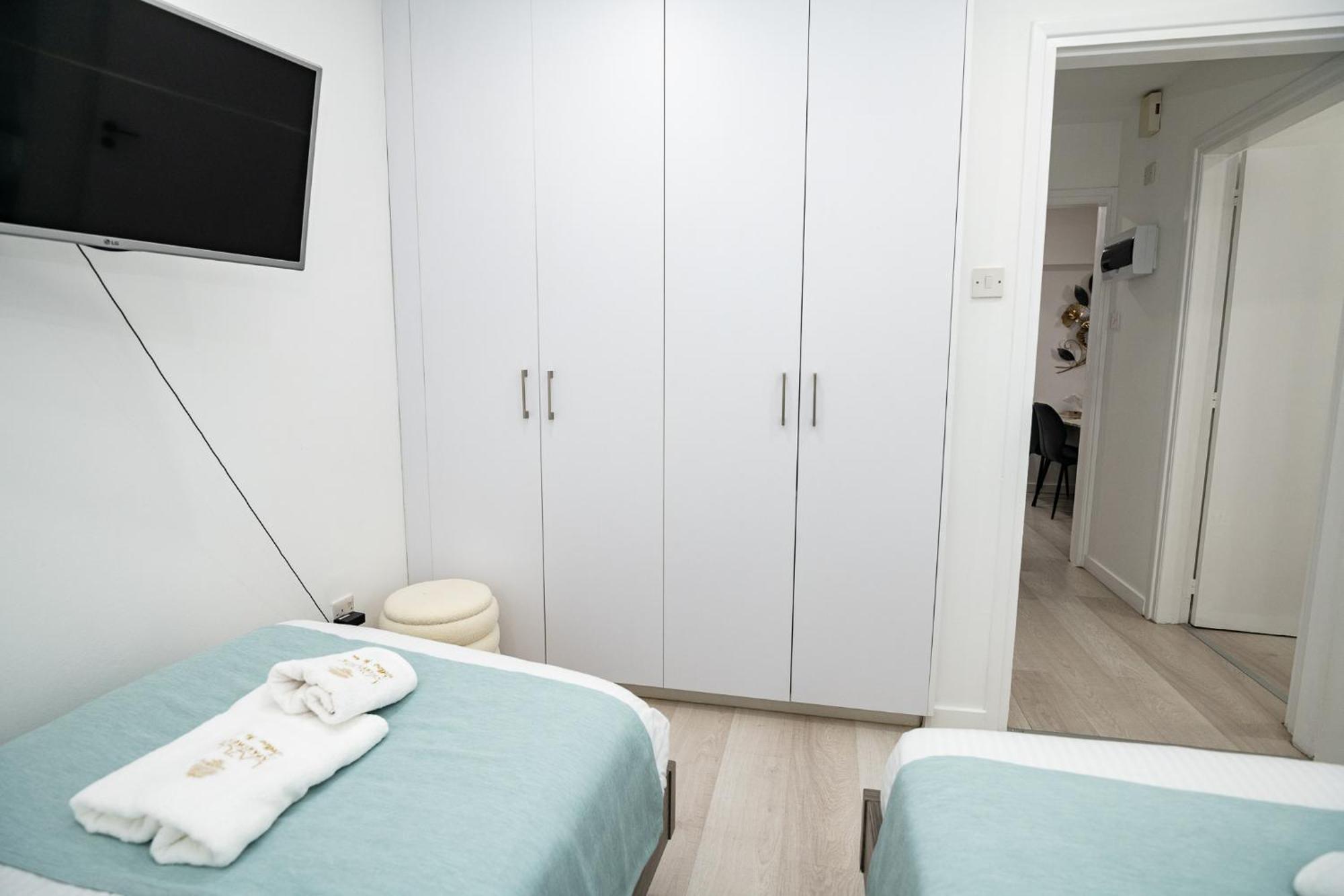 Lazuli Sea View Beachfront Ap 21 Lárnaca Exterior foto