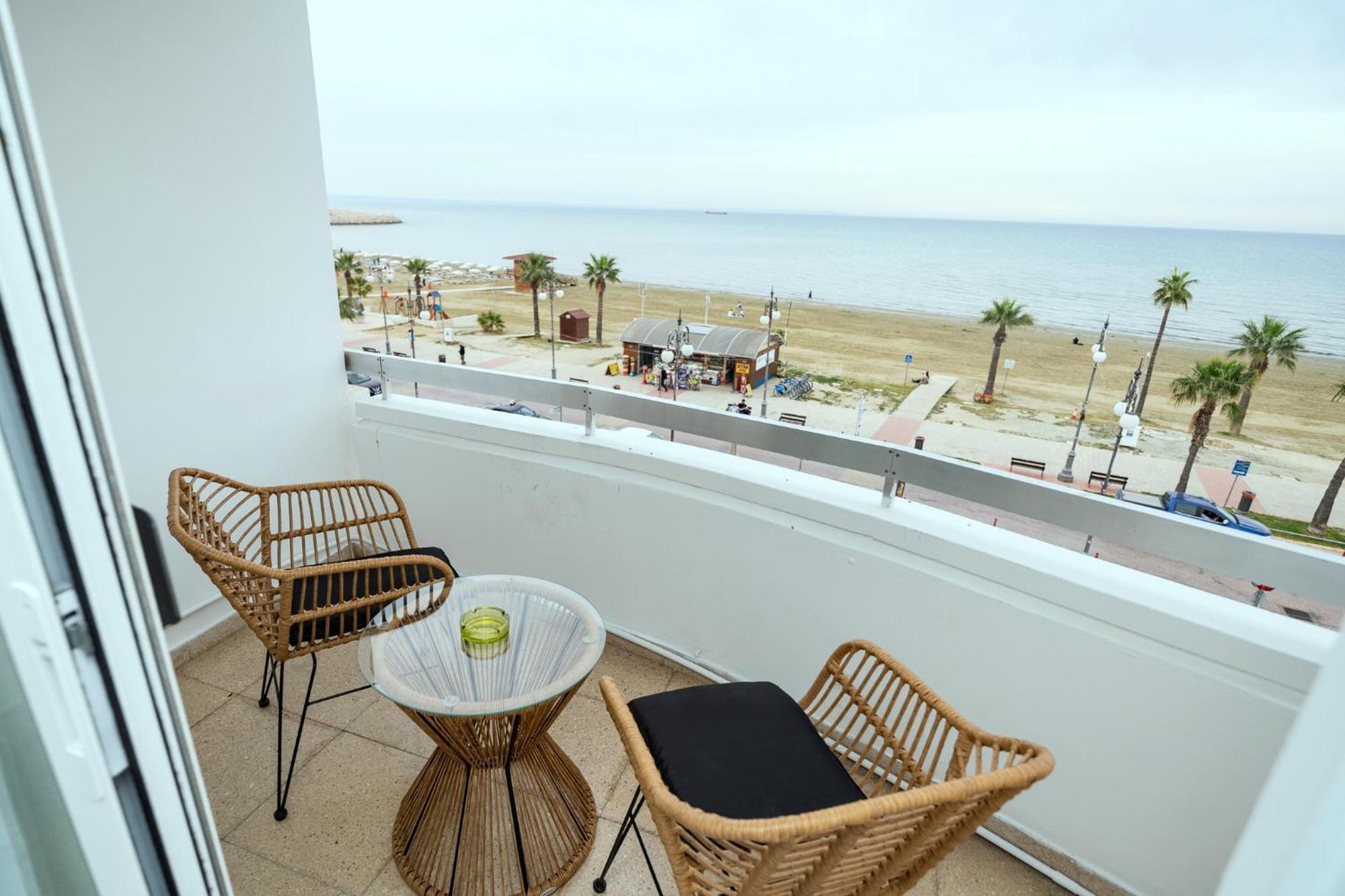 Lazuli Sea View Beachfront Ap 21 Lárnaca Exterior foto